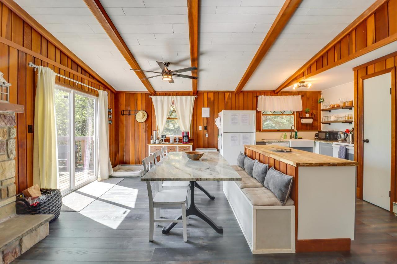 Lakefront Poconos Vacation Rental With Swim Dock! Long Pond 외부 사진