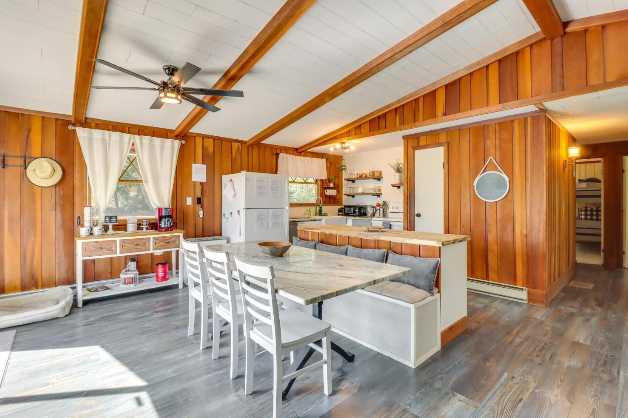 Lakefront Poconos Vacation Rental With Swim Dock! Long Pond 외부 사진