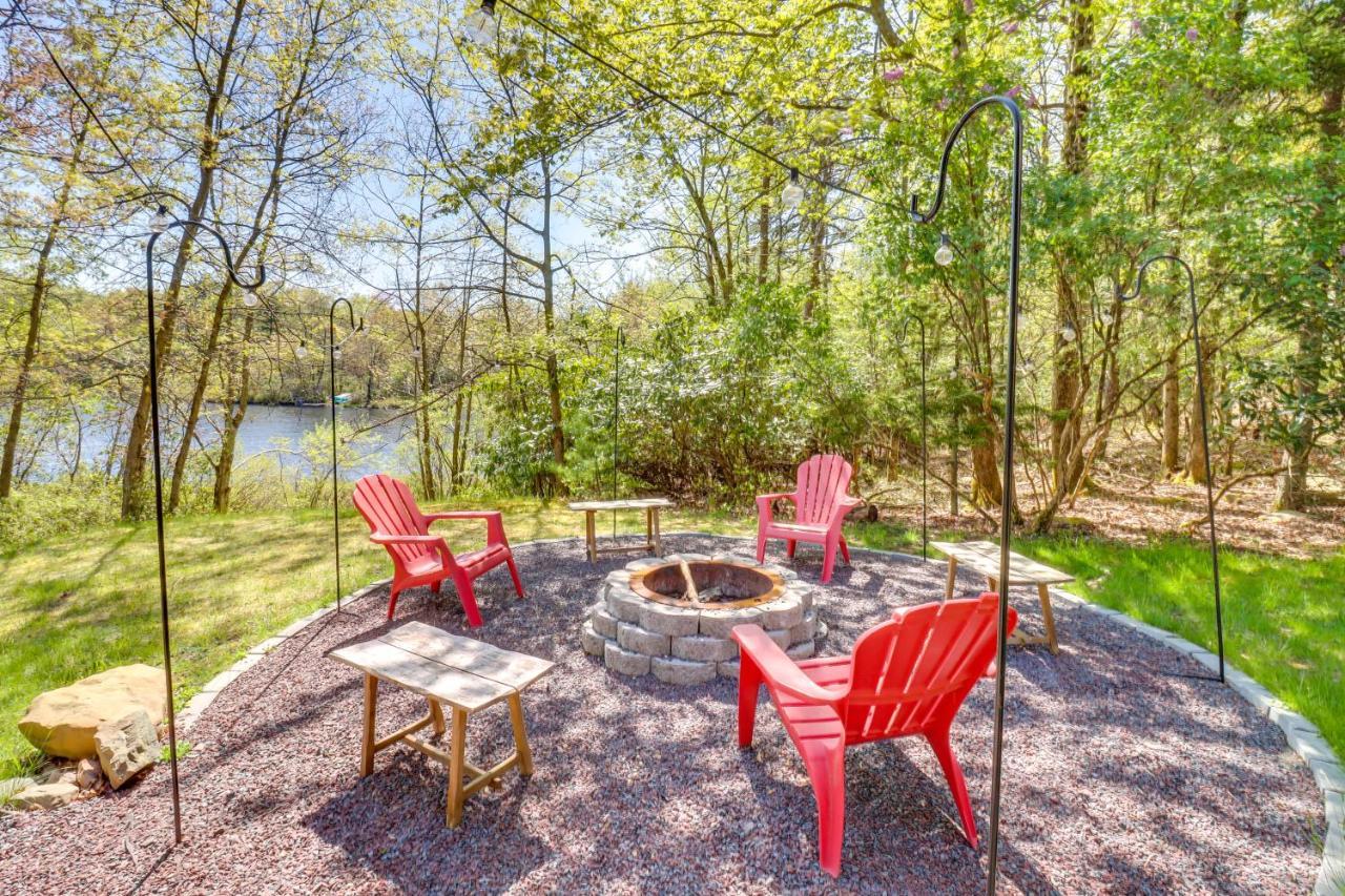 Lakefront Poconos Vacation Rental With Swim Dock! Long Pond 외부 사진