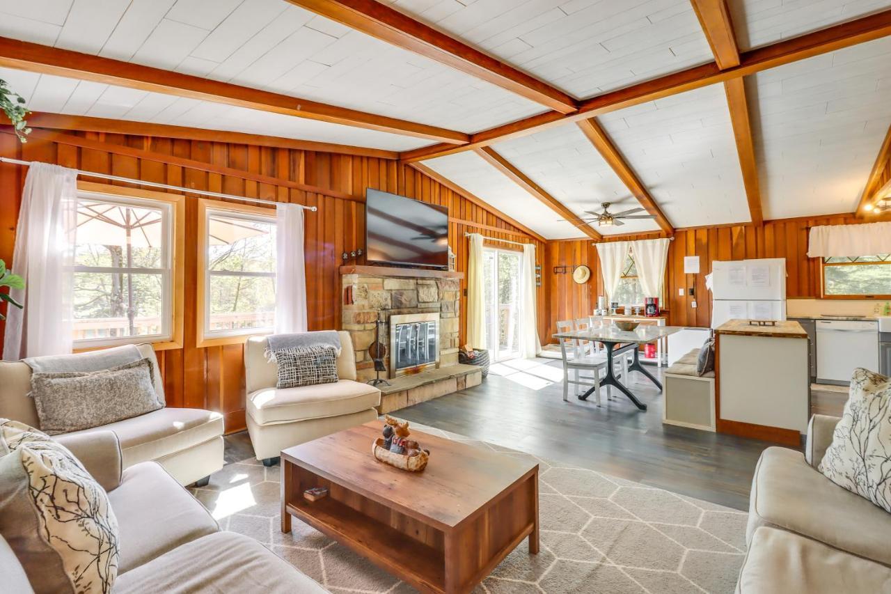 Lakefront Poconos Vacation Rental With Swim Dock! Long Pond 외부 사진