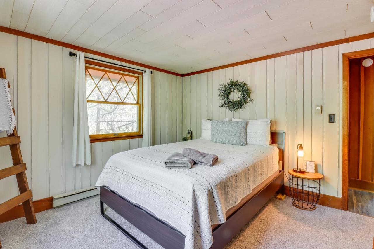 Lakefront Poconos Vacation Rental With Swim Dock! Long Pond 외부 사진