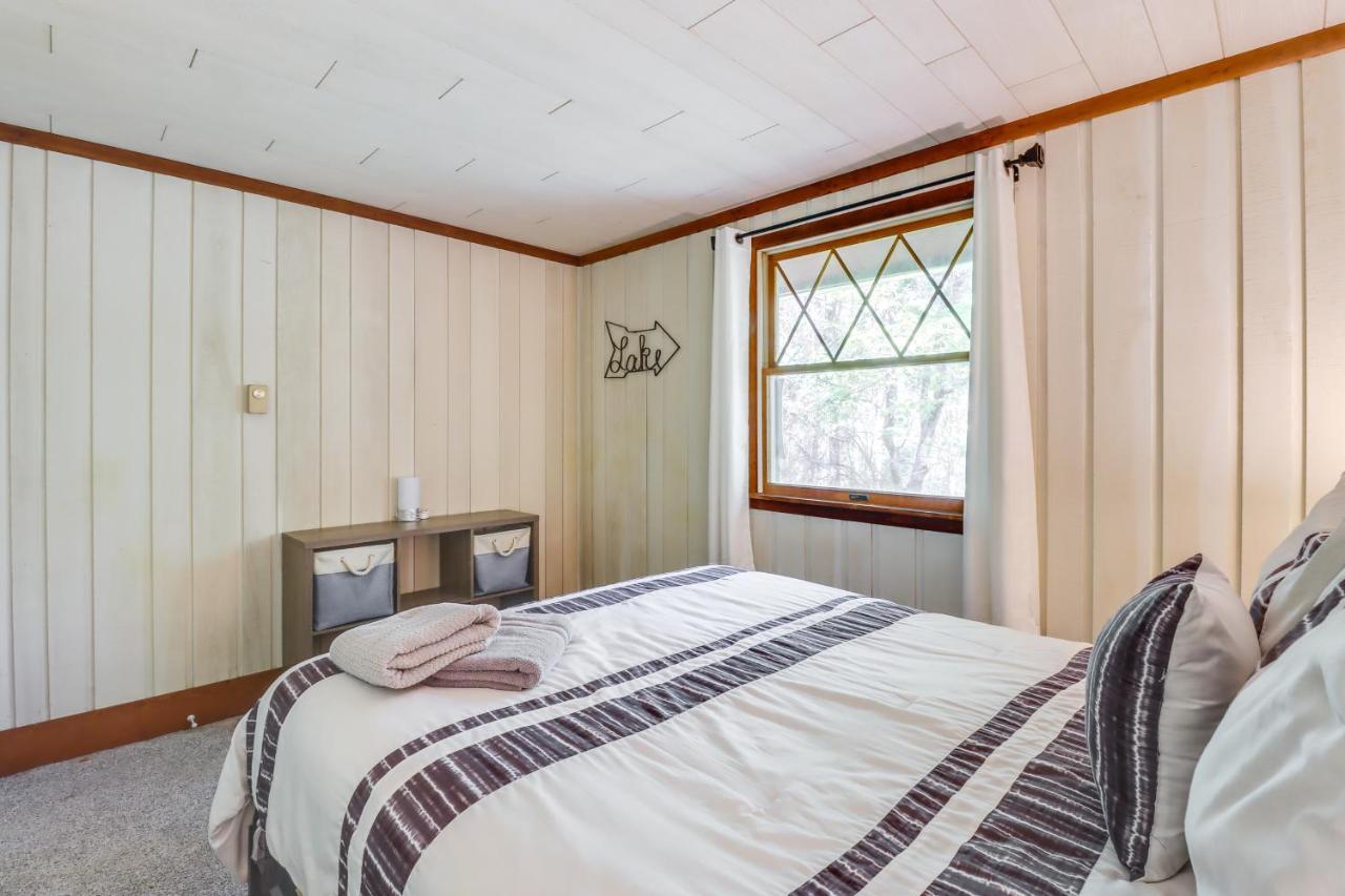 Lakefront Poconos Vacation Rental With Swim Dock! Long Pond 외부 사진