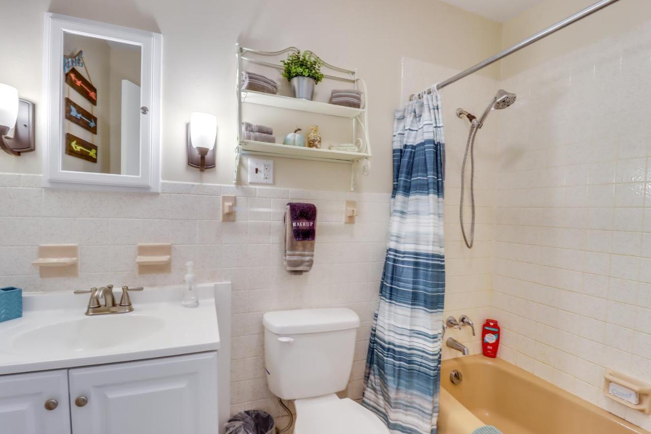 Lakefront Poconos Vacation Rental With Swim Dock! Long Pond 외부 사진