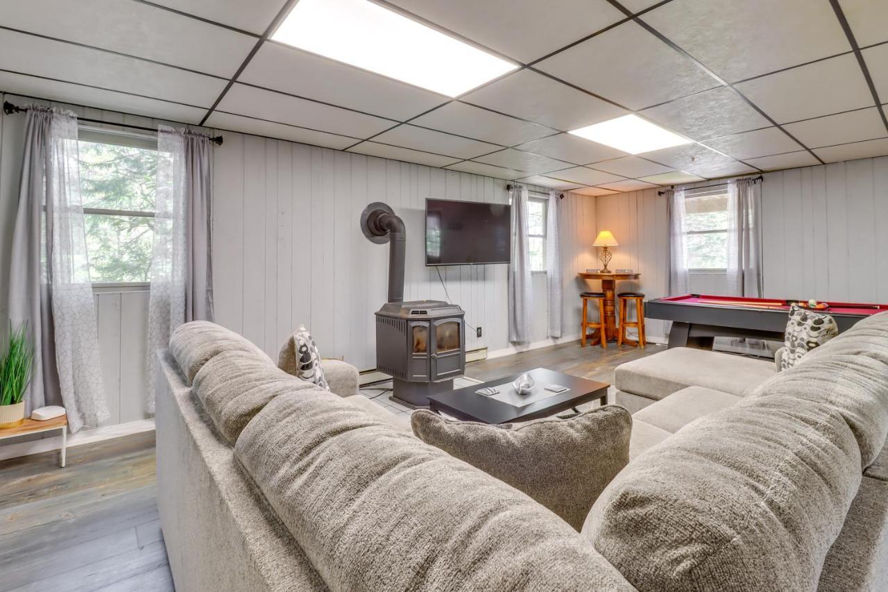 Lakefront Poconos Vacation Rental With Swim Dock! Long Pond 외부 사진